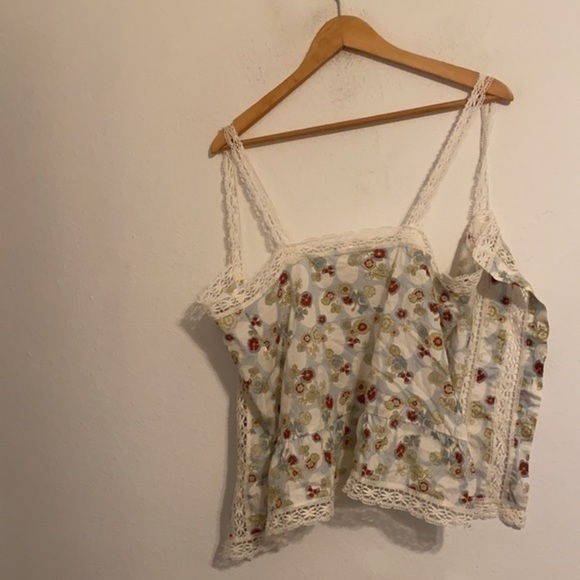 CAMEO WHITE FLORAL SLEEVELESS BLOUSE SIZE LARGE - Picture 3 of 3